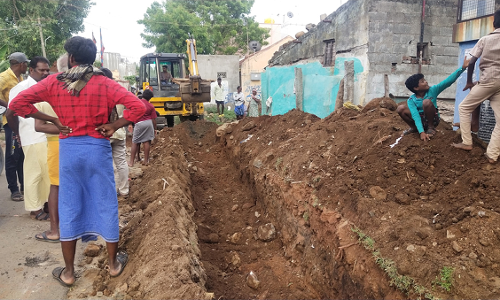 சின்னசேலம் அருகே  ரூ.16 லட்சம் செலவில் சாக்கடைகால்வாய் பணி  தொடக்கம்