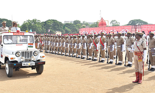 கடலூரில் சுதந்திர தினவிழா  65 பயனாளிகளுக்கு நலத்திட்ட உதவி -   கலெக்டர் வழங்கினார்