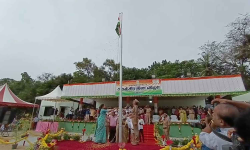 காஞ்சிபுரம், திருவள்ளூர்- செங்கல்பட்டு மாவட்டங்களில் சுதந்திர தின விழா: கலெக்டர்கள் தேசிய கொடி ஏற்றி நலத்திட்ட உதவி