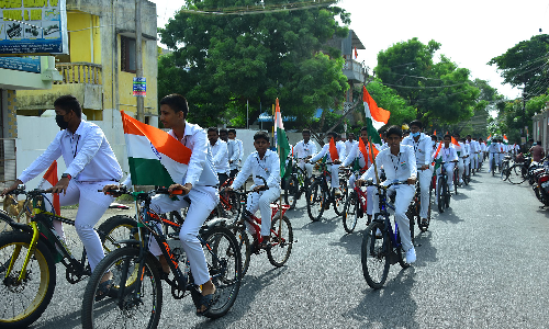 அமலோற்பவம் பள்ளி மாணவர்கள்   பிரமாண்ட சைக்கிள் பேரணி