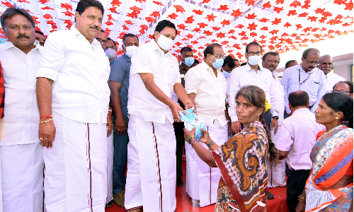 ரூ.81 லட்சம் மதிப்பில் கட்டப்பட்ட  2 புதிய கால்நடை மருந்தக கட்டிடங்கள்-  அமைச்சர்கள் காந்தி, சக்கரபாணி ஆகியோர் திறந்து வைத்தனர்