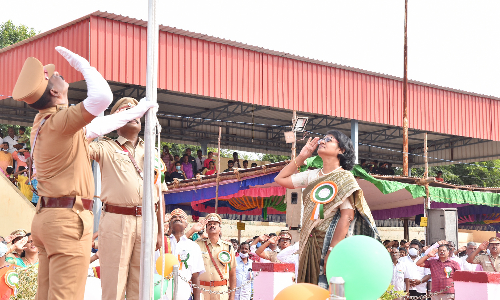 பெரம்பலூரில் சுதந்திர தினவிழா - கலெக்டர் ஸ்ரீவெங்கடபிரியா தேசிய கொடியை ஏற்றினார்