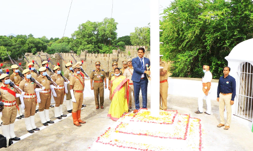 வேலூர் கோட்டையில் சுதந்திர தின விழா கொண்டாட்டம்