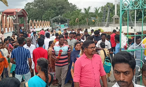 சுதந்திர தினத்தை முன்னிட்டு மேட்டூர் அணை, பூங்காவில் குவிந்த சுற்றுலா பயணிகள்