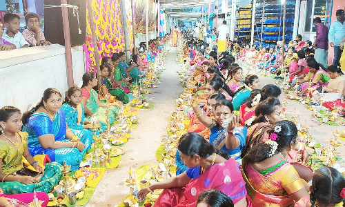 புவனேசுவரி அம்மன் கோவில்: திருவிளக்கு வழிபாடு