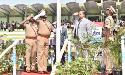 ஈரோட்டில் கலெக்டர் தேசியகொடி ஏற்றினார்