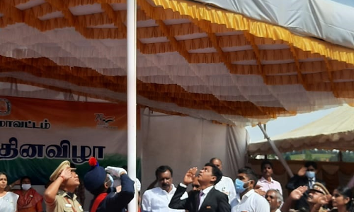 ஊட்டியில் சுதந்திர தின விழா-கலெக்டர் அம்ரித் கொடியேற்றினார்