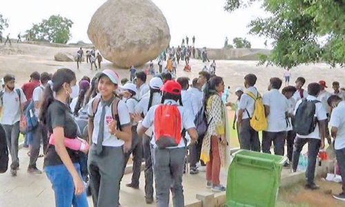 தொடர் விடுமுறை: மாமல்லபுரத்தில் சுற்றுலா பயணிகள் குவிந்தனர்