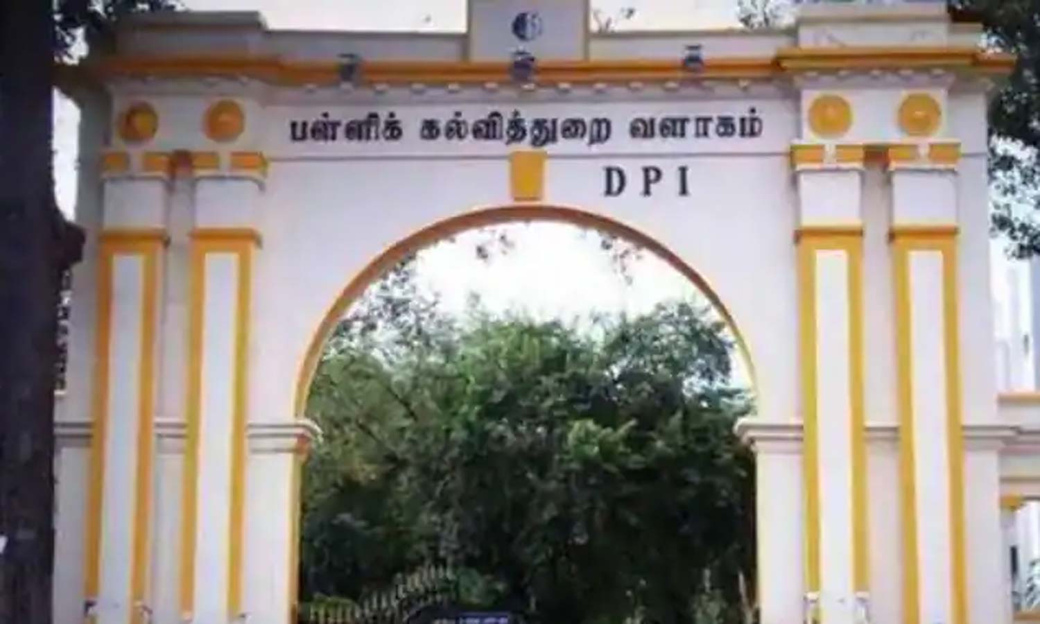 1, 2-ம் வகுப்பு மாணவர்களுக்கு வீட்டுப்பாடம் கொடுக்கக்கூடாது- பள்ளிக்கல்வித்துறை உத்தரவு 1, 2-ம் வகுப்பு மாணவர்களுக்கு வீட்டுப்பாடம் கொடுக்கக்கூடாது- பள்ளிக்கல்வித்துறை உத்தரவு