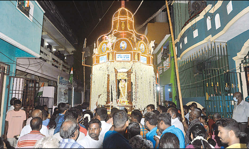 நெல்லித்தோப்பு விண்ணேற்பு அன்னை ஆலய தேர் பவனி