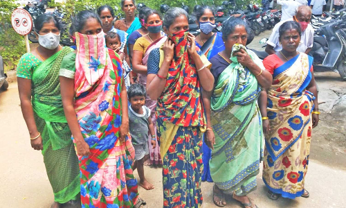 நத்தம் இரட்டை கொலை மாவட்ட எஸ்.பி.யிடம் உறவினர்கள் பரபரப்பு புகார்