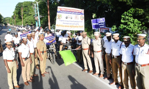 போலீசார் மோட்டார் சைக்கிள் பேரணி