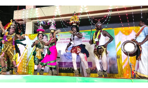 கலை விழாவை ஆர்வமுடன் கண்டு ரசித்த பொதுமக்கள்