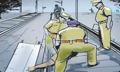 ரெயில் மோதி 2 பேர் பலி