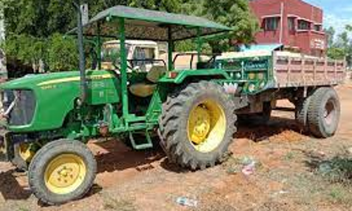 மணல் கடத்திய டிராக்டர் பறிமுதல்