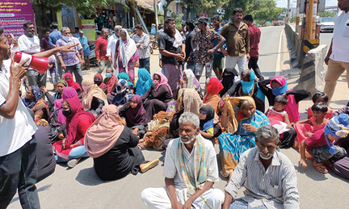 கோவையில் பெண்கள் திடீர் சாலை மறியல்