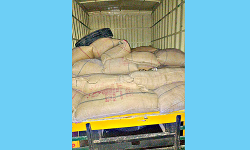 வேனில் கடத்திய 2,500 கிலோ ரேஷன் அரிசி பறிமுதல்