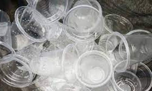 சேலத்தில் பிளாஸ்டிக் கப் தயாரித்த ஆலையின்  மின் இணைப்பு துண்டிப்பு அதிகாரிகள் நடவடிக்கை