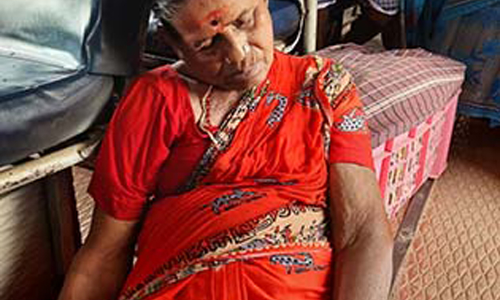 பண்ருட்டியில் இன்று ஓடும் பஸ்சில் மயங்கி  விழுந்து மூதாட்டி சாவு