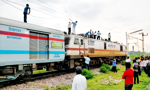 ரெயில்வே மின்கம்பிகள் அறுந்து விழுந்தது ஏன்?