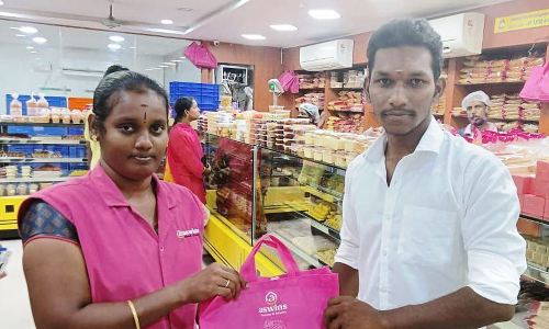 அஸ்வின்ஸ் ஸ்வீட்ஸ் நிறுவனத்தில் கிருஷ்ண ஜெயந்தி விழாவையொட்டி கிப்ட் பேக் விற்பனை தொடக்கம்