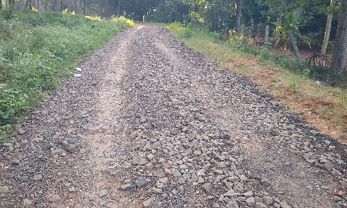 வருசநாடு அருகே கிடப்பில் போடப்பட்ட தார்ச்சாலை பணிகளால் பொதுமக்கள் அவதி