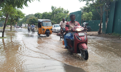 கடலூரில் நள்ளிரவில் மழை: திடீர் மின்தடையால் இருளில் தவித்த பொதுமக்கள்