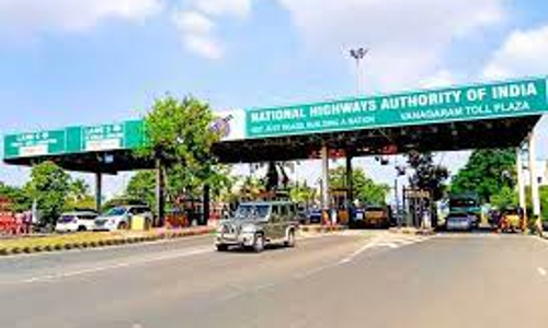 காரை திருப்பி தராததால் அலுவலகத்தை அடித்து நொறுக்கிய வாலிபர்