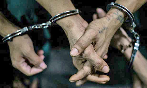 வீட்டில் தூங்கிய பெண்ணை கற்பழிக்க முயன்ற வாலிபர் கைது