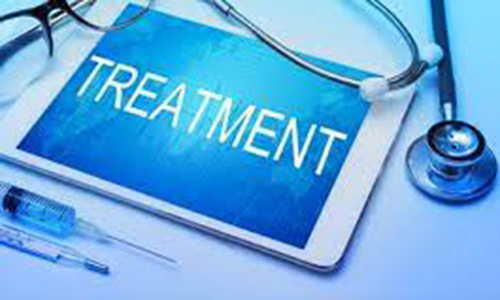 ஆய்வகத்தில் மயங்கிய மாணவர்களுக்கு சிகிச்சை