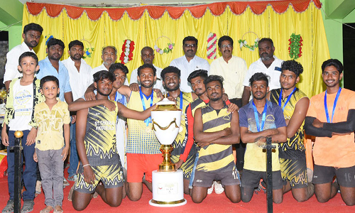 குரும்பூர் அருகே கைப்பந்து போட்டி- கூடுதாழை அணிக்கு முதல் பரிசு