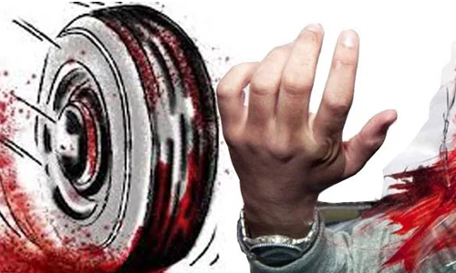 பைக்குகள் மீது டிராக்டர் மோதி டிரைவர் பலி