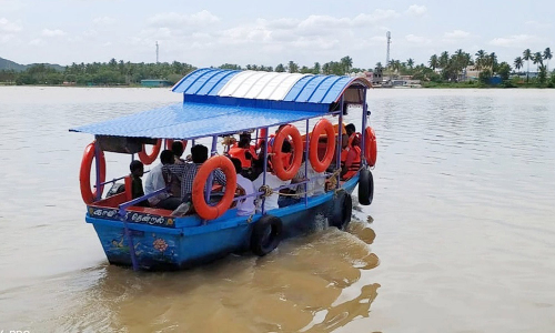 நெரிஞ்சிப்பேட்டையில் படகு போக்குவரத்து தொடக்கம்