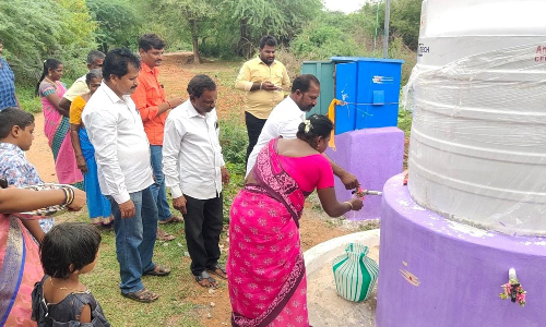 திருமயம் பகுதிகளில் தீர்க்கப்படாத குடிநீர், சாலை பிரச்சினைகளுக்கு தீர்வு -தலைவர் சிக்கந்தருக்கு மக்கள் பாராட்டு