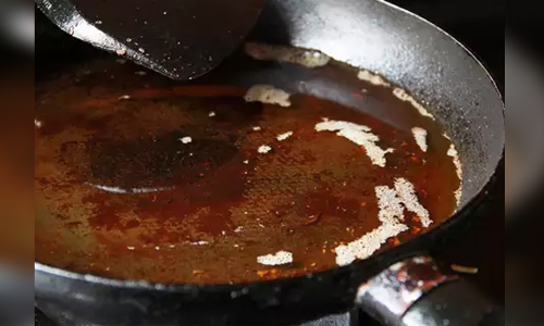 சேலம் சிக்கன் கடையில் 40 லிட்டர் கெட்டு போன சமையல் எண்ணை பறிமுதல்