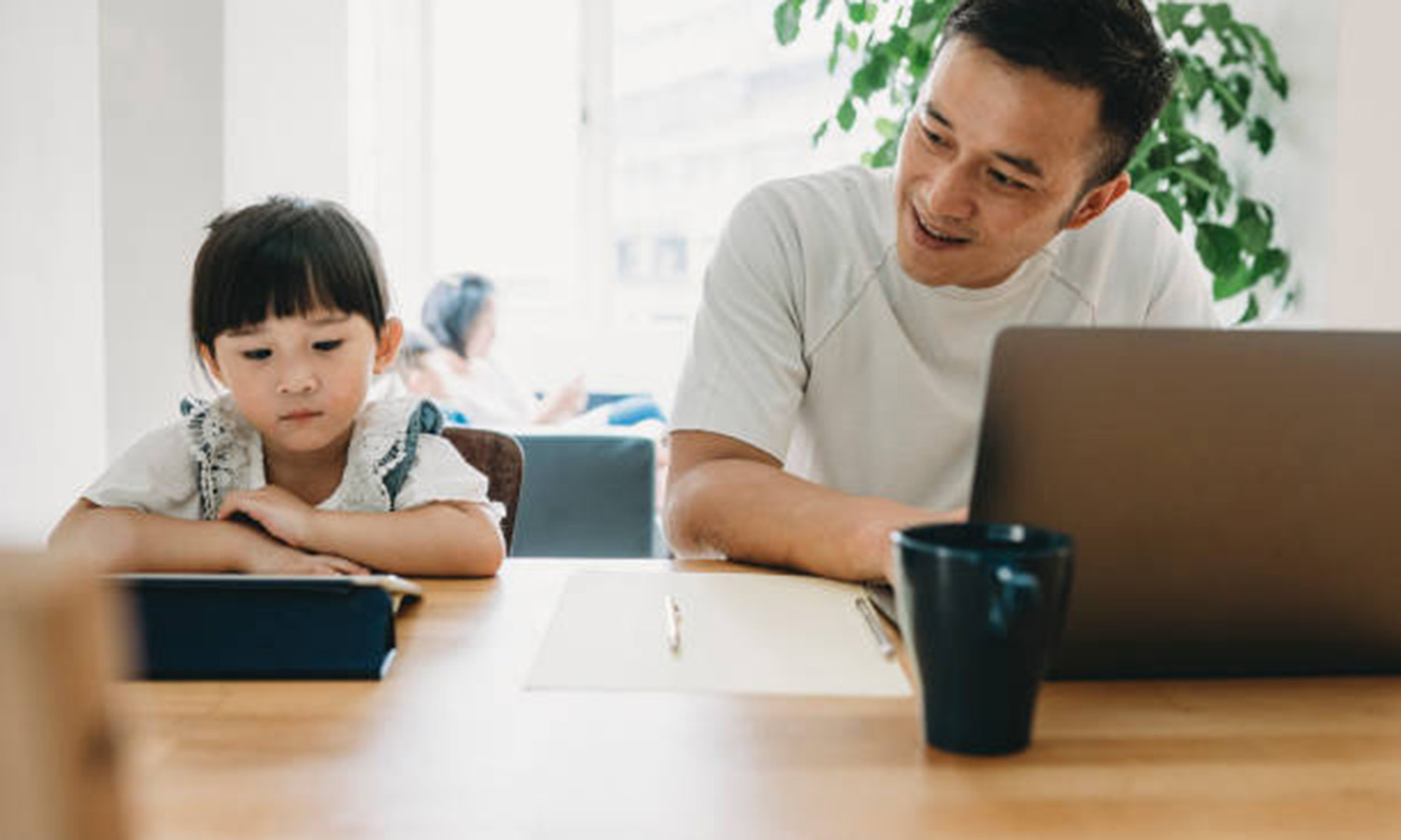 பெற்றோர் குழந்தைகளை எவ்வாறு கையாள வேண்டும்? பெற்றோர் குழந்தைகளை எவ்வாறு கையாள வேண்டும்?