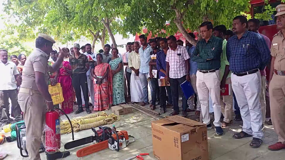 பேரிடர் காலமீட்பு பணிகள் குறித்து 100 தன்னார்வலர்களுக்கு பயிற்சி பேரிடர் காலமீட்பு பணிகள் குறித்து 100 தன்னார்வலர்களுக்கு பயிற்சி