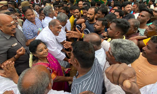 செங்கழுநீர் அம்மன் கோவில் தேரோட்டம்