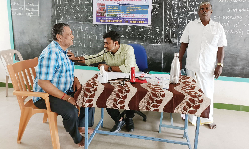 கிருஷ்ணகிரியில் கார்த்திக் மருத்துவமனை சார்பில்  இலவச மருத்துவ முகாம்