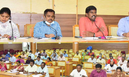 ஊரக வளர்ச்சிதுறையினருடன் திருச்சி கலெக்டர் ஆலோசனை