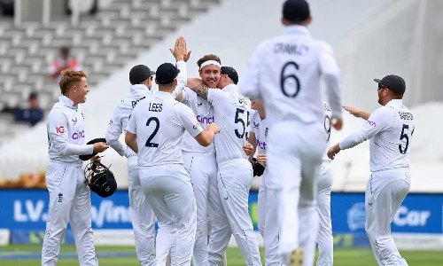 லார்ட்ஸ் டெஸ்ட் - தென் ஆப்பிரிக்கா முதல் இன்னிங்சில் 326 ரன்னுக்கு ஆல் அவுட்