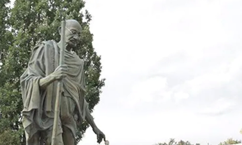 நியூயார்க்கில் காந்தி சிலை சேதம் - இந்திய தூதரகம் கண்டனம்