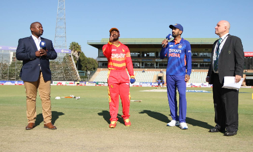 2-வது ஒருநாள் போட்டியில் ஜிம்பாப்வே முதலில் பேட்டிங்: இந்திய அணியில் ஒரே ஒரு மாற்றம்