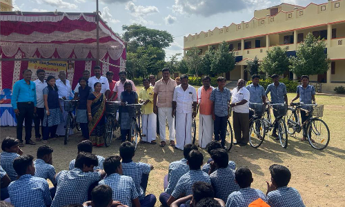 உத்தனப்பள்ளி அரசு மேல்நிலை பள்ளியில்  இலவச மிதிவண்டி வழங்கும் விழா