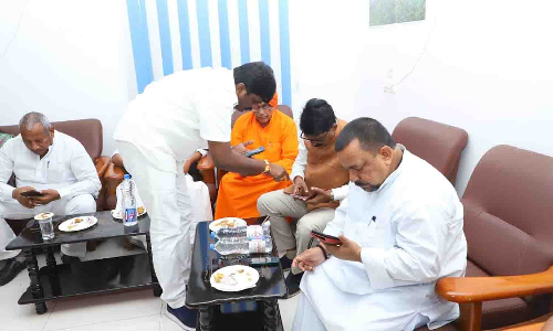 கோவை- ராமேஸ்வரம் ரெயிலை  மீண்டும் இயக்க வேண்டும் - ரெயில்வே நிலைக்குழு தலைவரிடம் சிவசேனா கட்சியினர் மனு