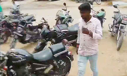 டாஸ்மாக் கடையில் இருசக்கர வாகனம் திருட்டு