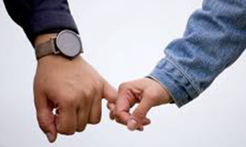 நகைகளை வாங்கிக்கொண்டு மகளை கணவருடன் அனுப்பிய பெற்றோர்