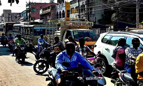 பல்லடத்தில் போக்குவரத்து நெருக்கடியை தவிர்க்க கூடுதல் போலீசார் நியமிக்க கோரிக்கை