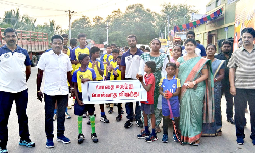 சிவகாசி மாணவிக்கு மேயர் பாராட்டு