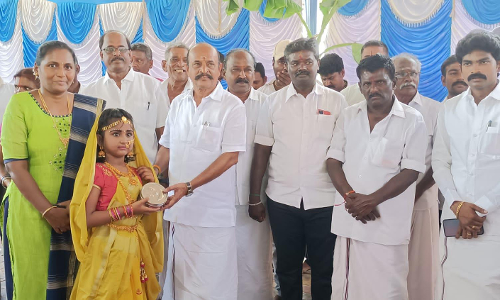 கோவில்பட்டியில் கிருஷ்ண ஜெயந்தி விழா- போட்டிகளில் வெற்றி பெற்றவர்களுக்கு பரிசு  - கடம்பூர்  ராஜூ  வழங்கினார்